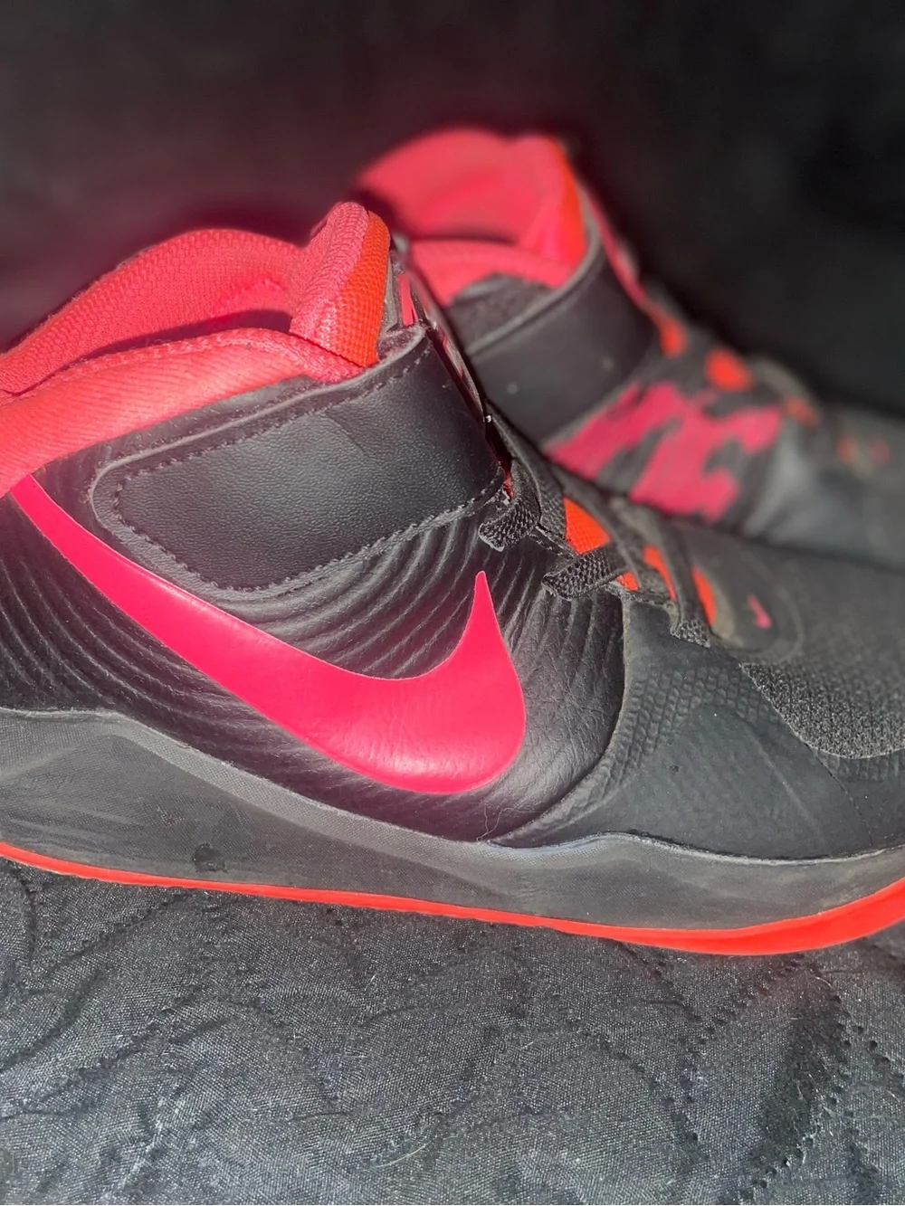 Little girls size 1y Nike shoes